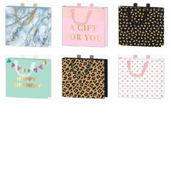 Színes mintás ajándékzacskó 22x18,5 cm Színes mintás ajándékzacskó 22x18,5 cm