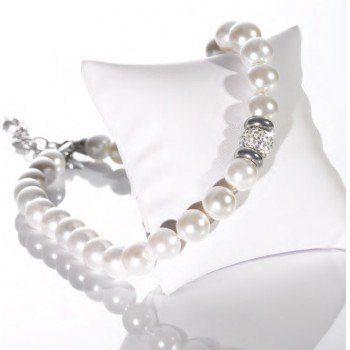 Victoria Ezüst színű fehér gyöngyös nyaklánc Victoria Ezüst színű fehér gyöngyös nyaklánc